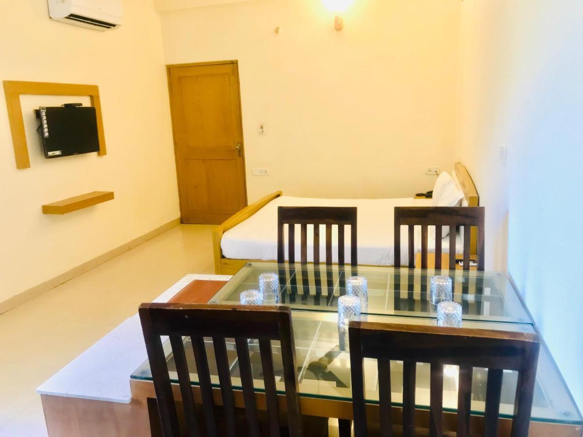 Tulip Palm Hotel Dzsaipur Kültér fotó