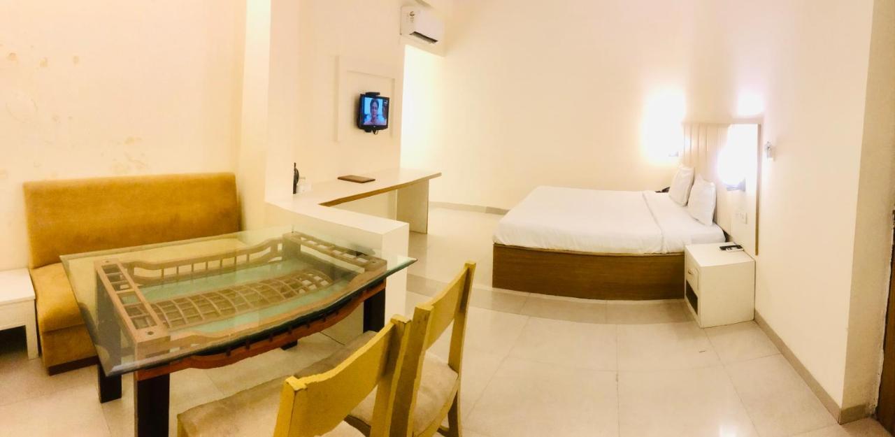 Tulip Palm Hotel Dzsaipur Kültér fotó