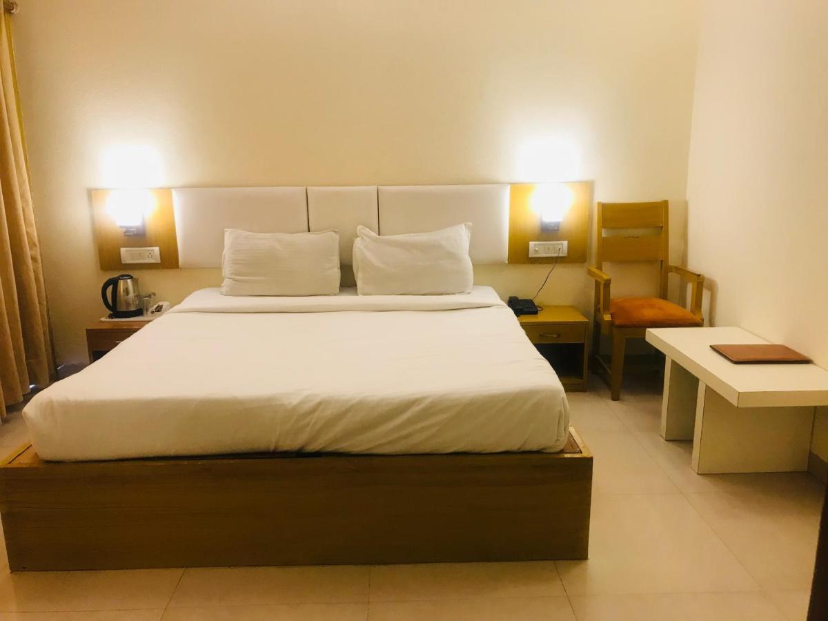 Tulip Palm Hotel Dzsaipur Kültér fotó