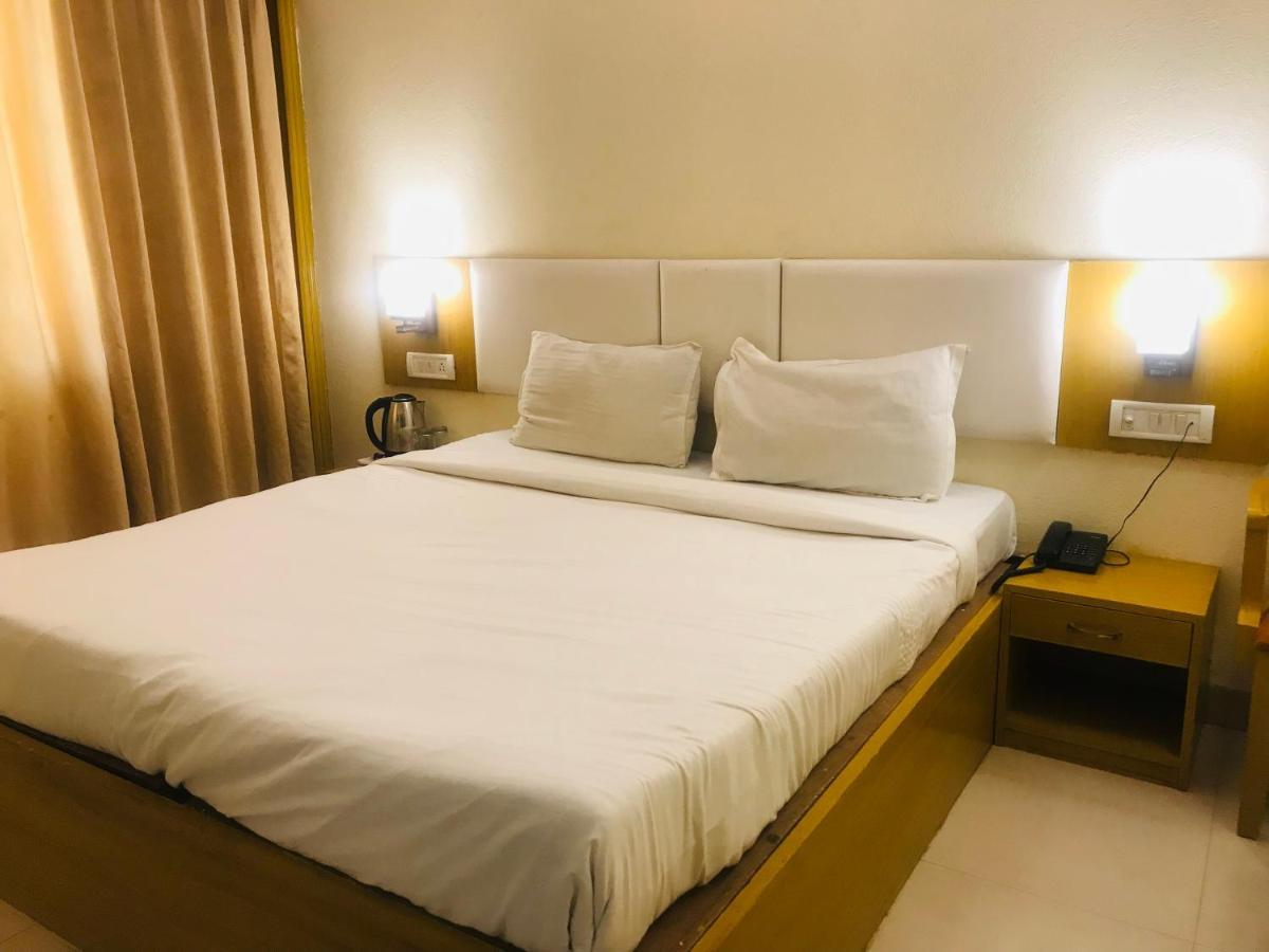 Tulip Palm Hotel Dzsaipur Kültér fotó