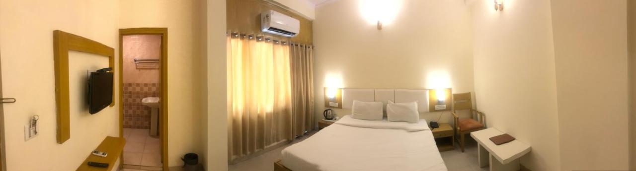 Tulip Palm Hotel Dzsaipur Kültér fotó