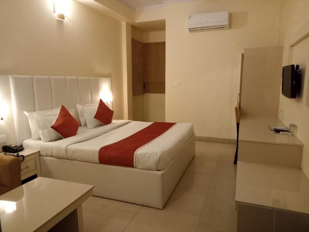 Tulip Palm Hotel Dzsaipur Kültér fotó