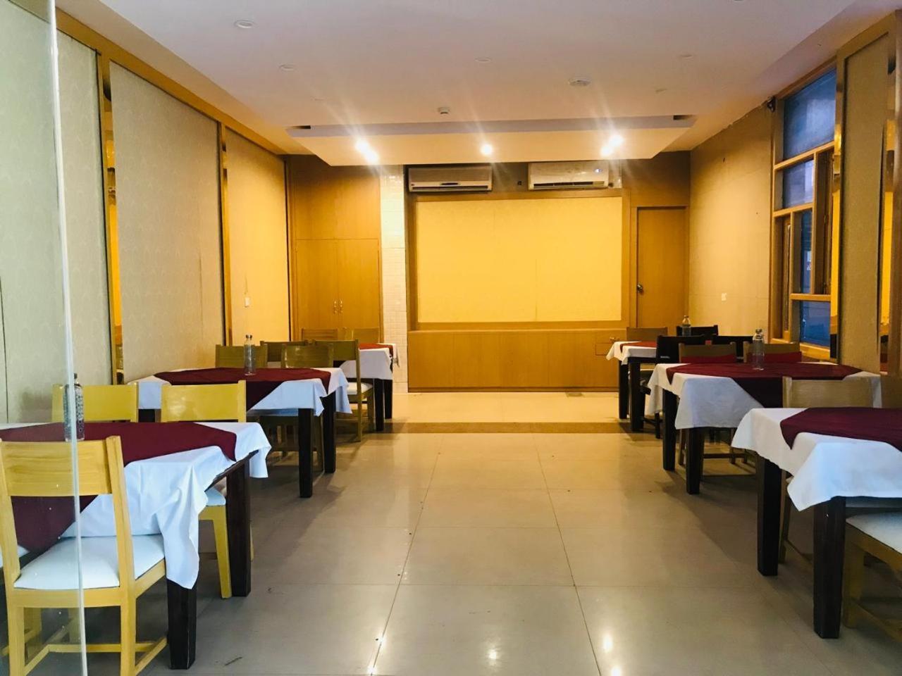 Tulip Palm Hotel Dzsaipur Kültér fotó