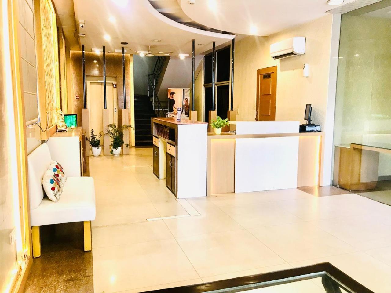 Tulip Palm Hotel Dzsaipur Kültér fotó