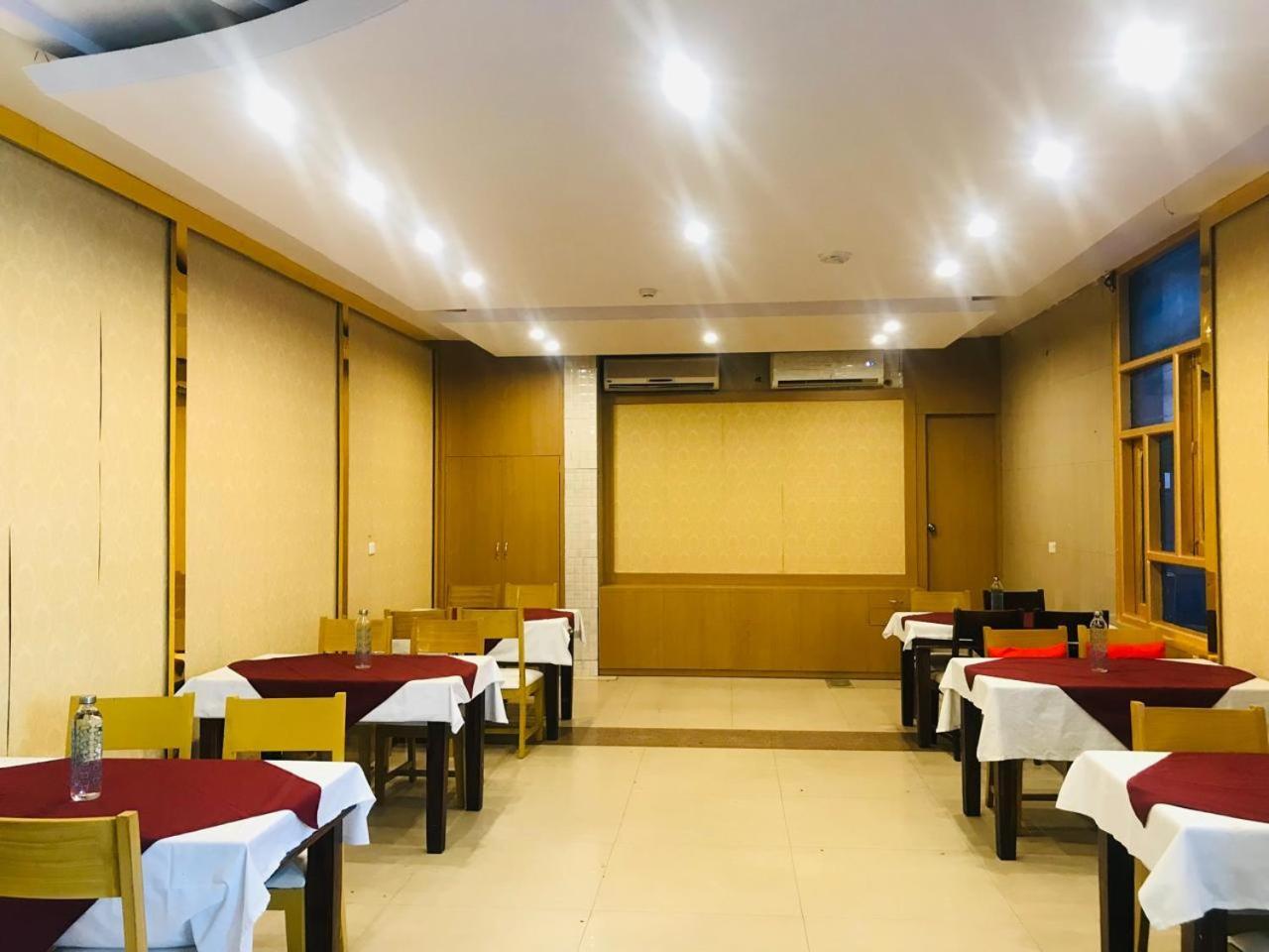 Tulip Palm Hotel Dzsaipur Kültér fotó