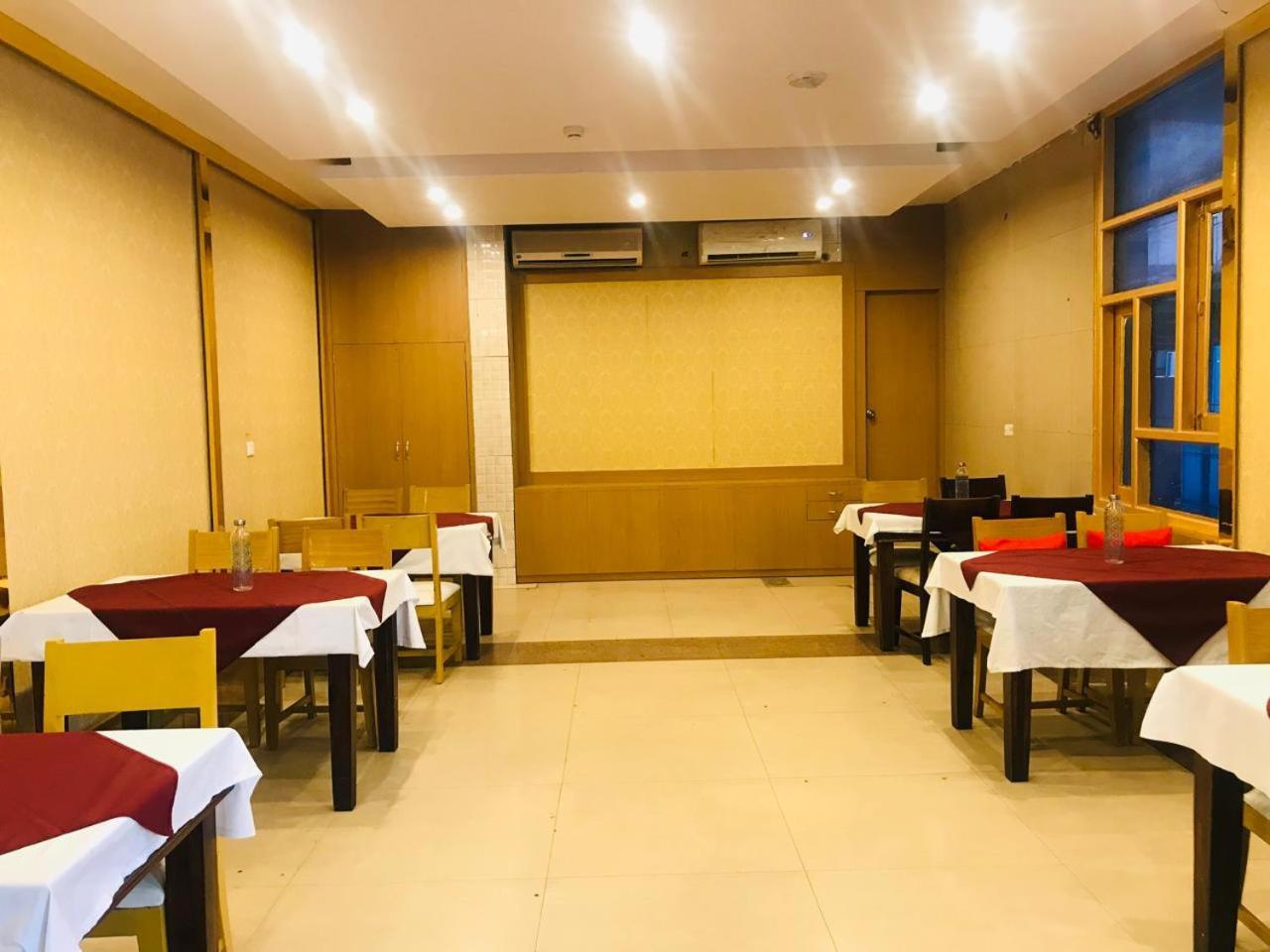 Tulip Palm Hotel Dzsaipur Kültér fotó